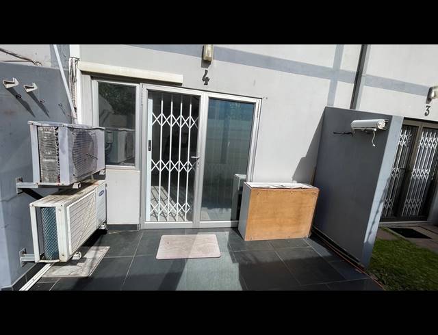 1 BEDROOM APARTMENT FOR SALE IN ESSENWOOD